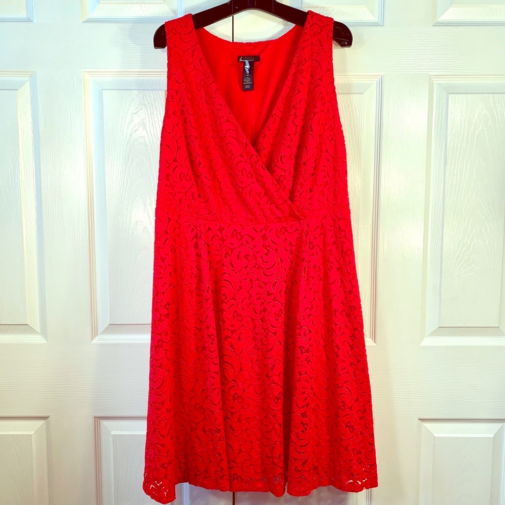 RED LACE SLEEVELESS SURPLUS FRONT 22 LANE BRYANT
